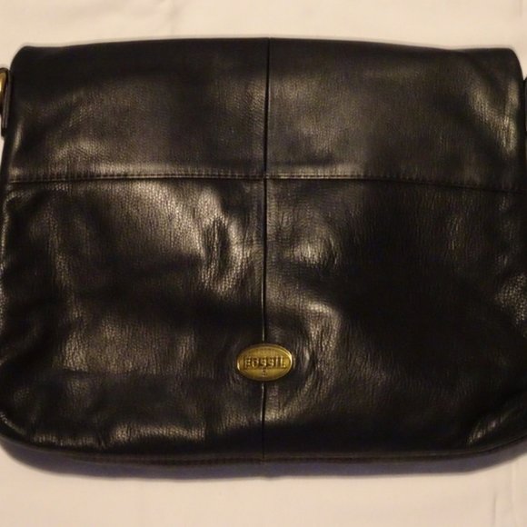 LAST CHANCE! MAKE AN OFFER!!! FOSSIL Fold-Over Crossbody/tote bag - Picture 3 of 3